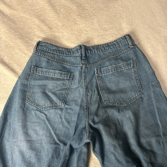 Forever 21 Blue jeans wide fit raw edge flattering style - Picture 4 of 4